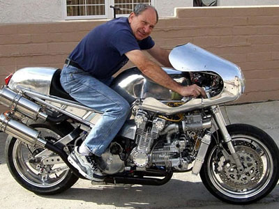 Έλληνας ετοιμάζει μοτοσικλέτα με 16 κυλίνδρους!